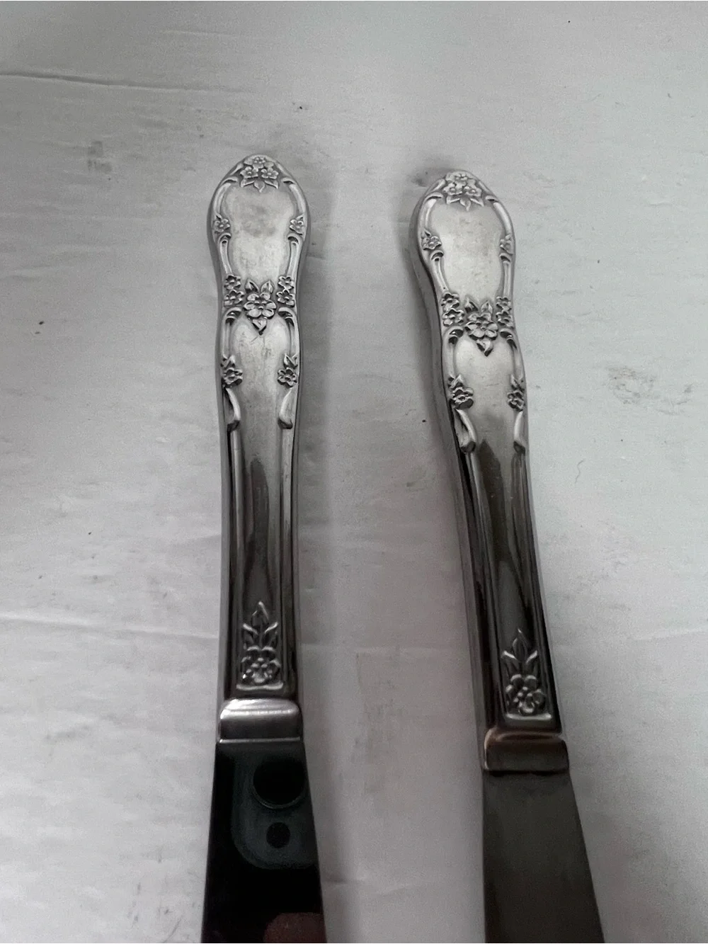 Oneida WM Rogers “President” Pattern set of 2 Dinner Knives Flatware